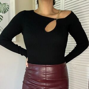 Olive & Oak Black Off Shoulder Knit Sweater Top with Gold Chain